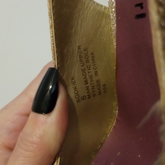 High Heels - Picture 3 of 6